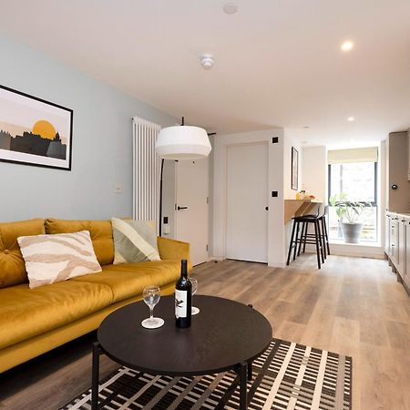 Charming Studios Near Holyrood Park & Calton Hill Единбург Стая снимка