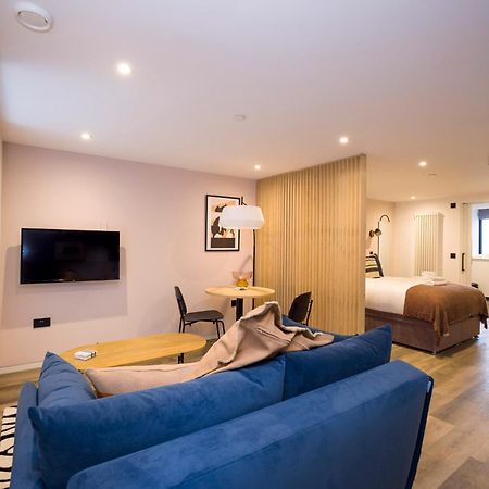 Charming Studios Near Holyrood Park & Calton Hill Единбург Екстериор снимка