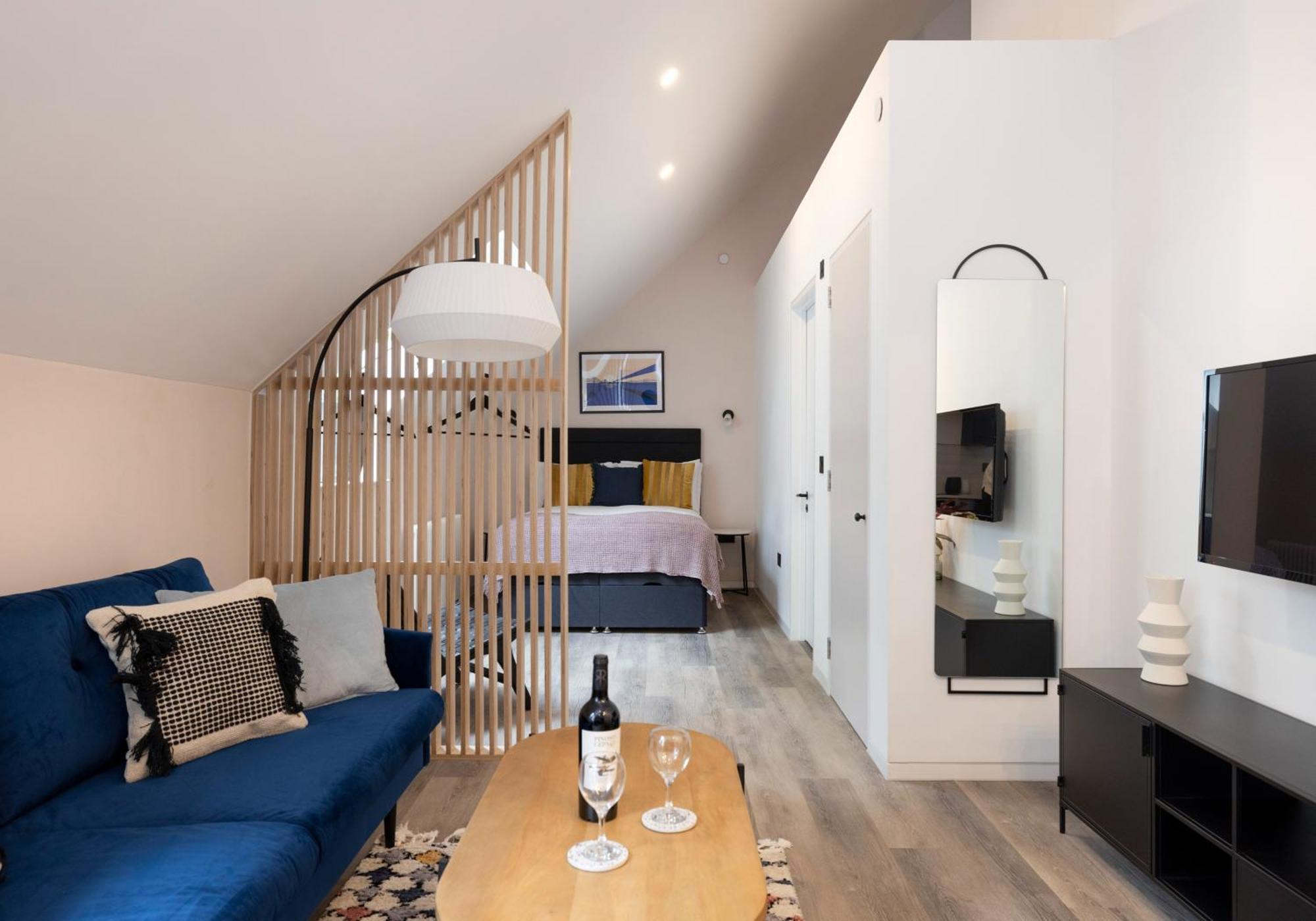 Charming Studios Near Holyrood Park & Calton Hill Единбург Стая снимка