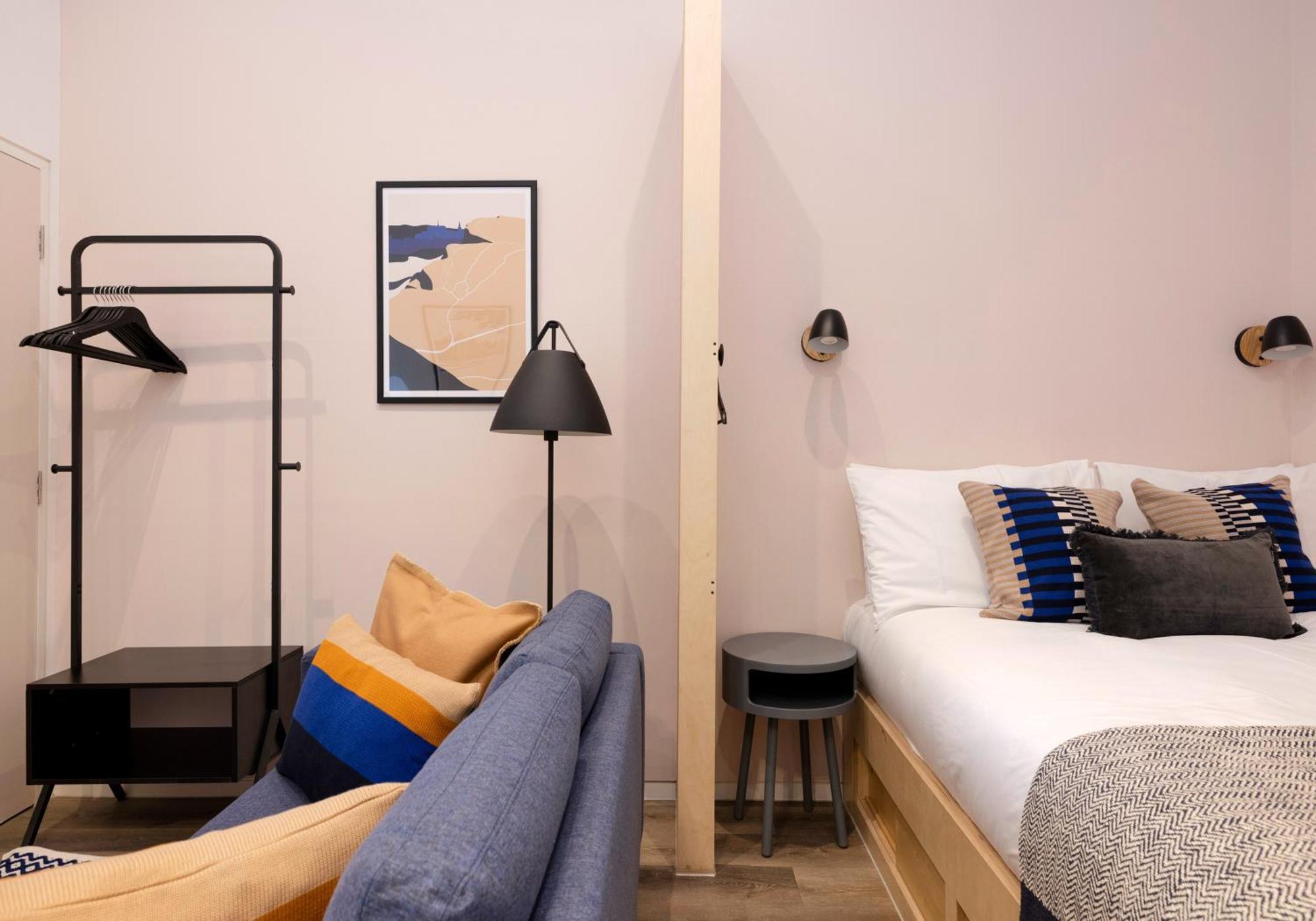 Charming Studios Near Holyrood Park & Calton Hill Единбург Стая снимка