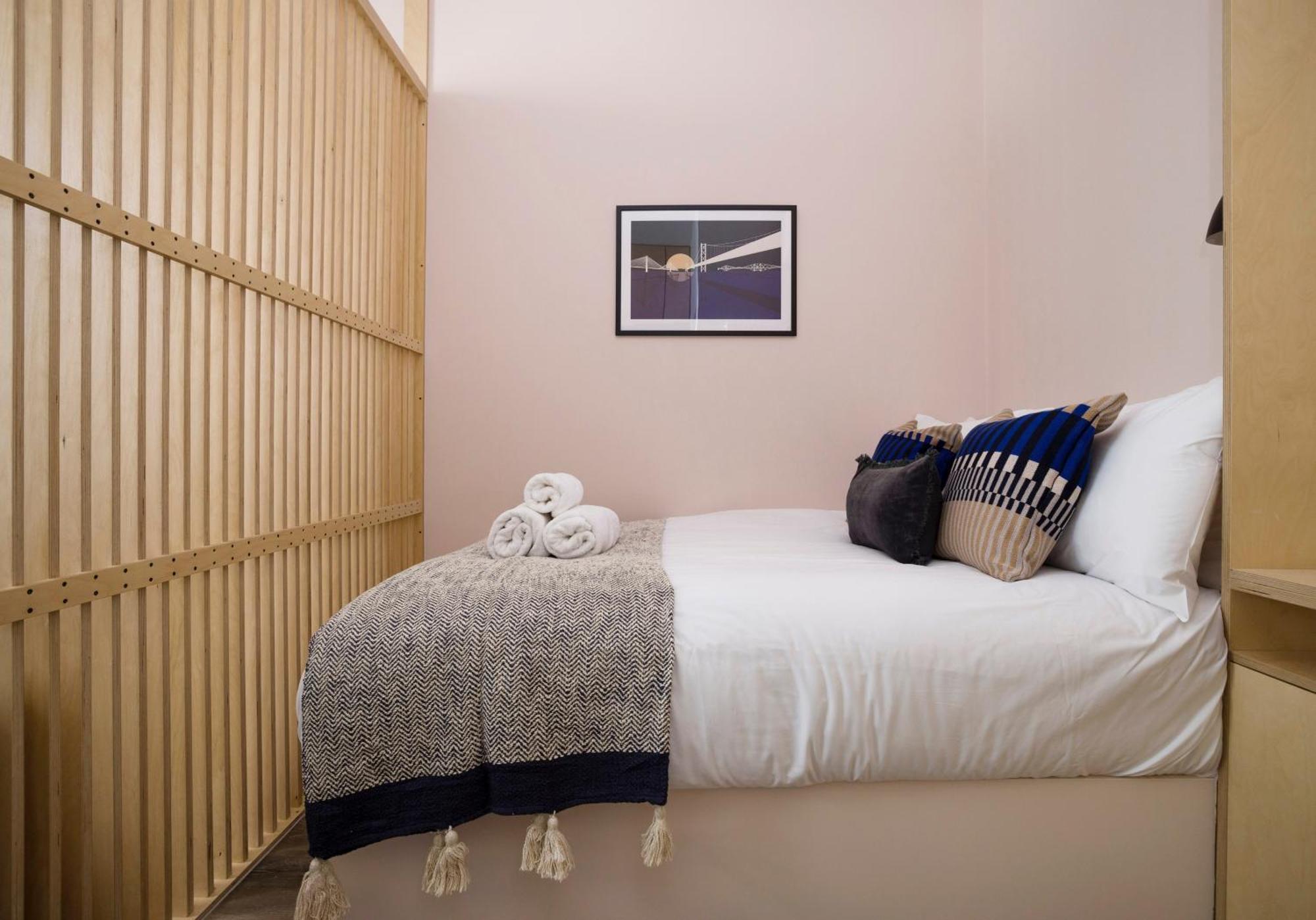 Charming Studios Near Holyrood Park & Calton Hill Единбург Стая снимка