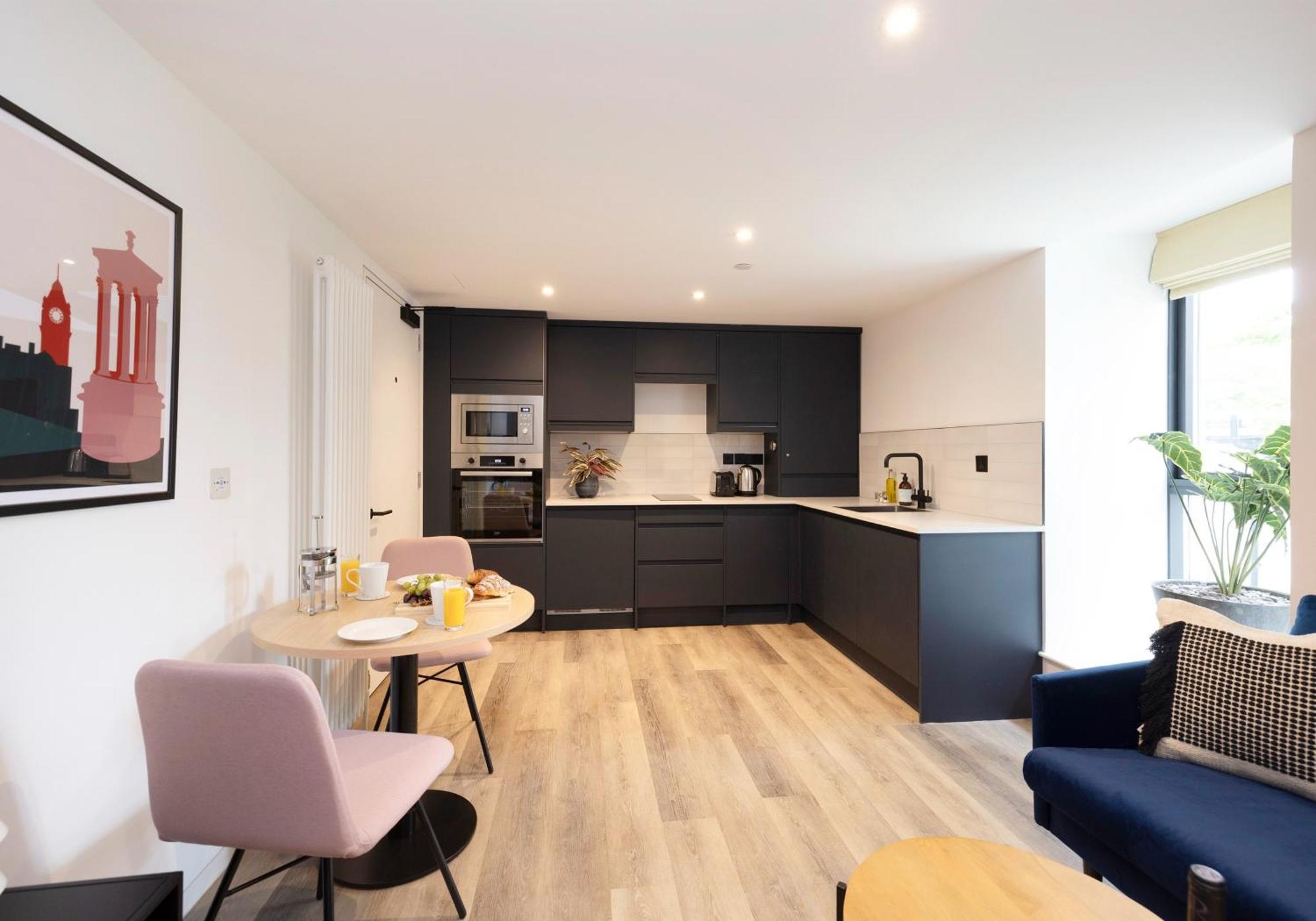 Charming Studios Near Holyrood Park & Calton Hill Единбург Стая снимка