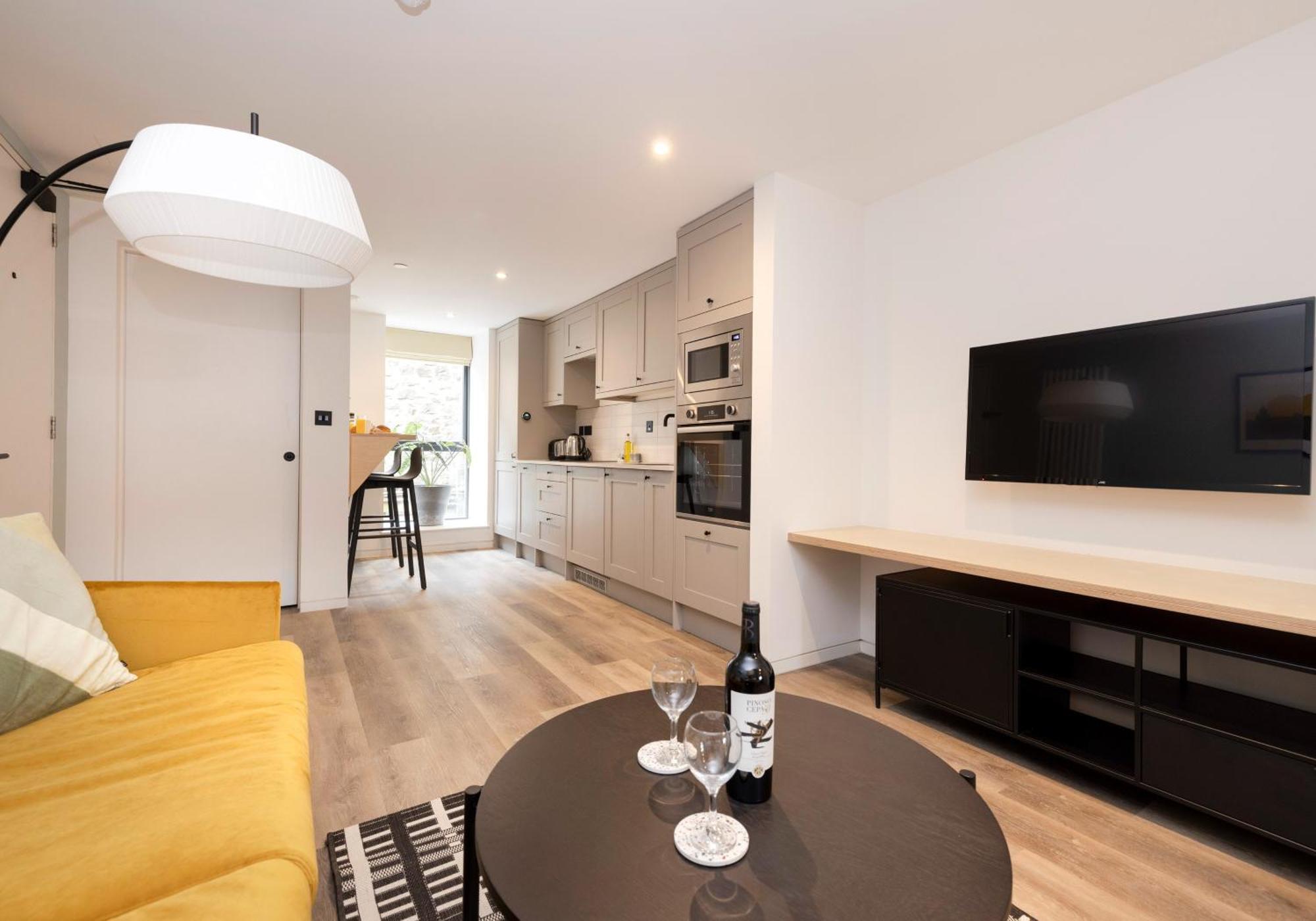 Charming Studios Near Holyrood Park & Calton Hill Единбург Стая снимка