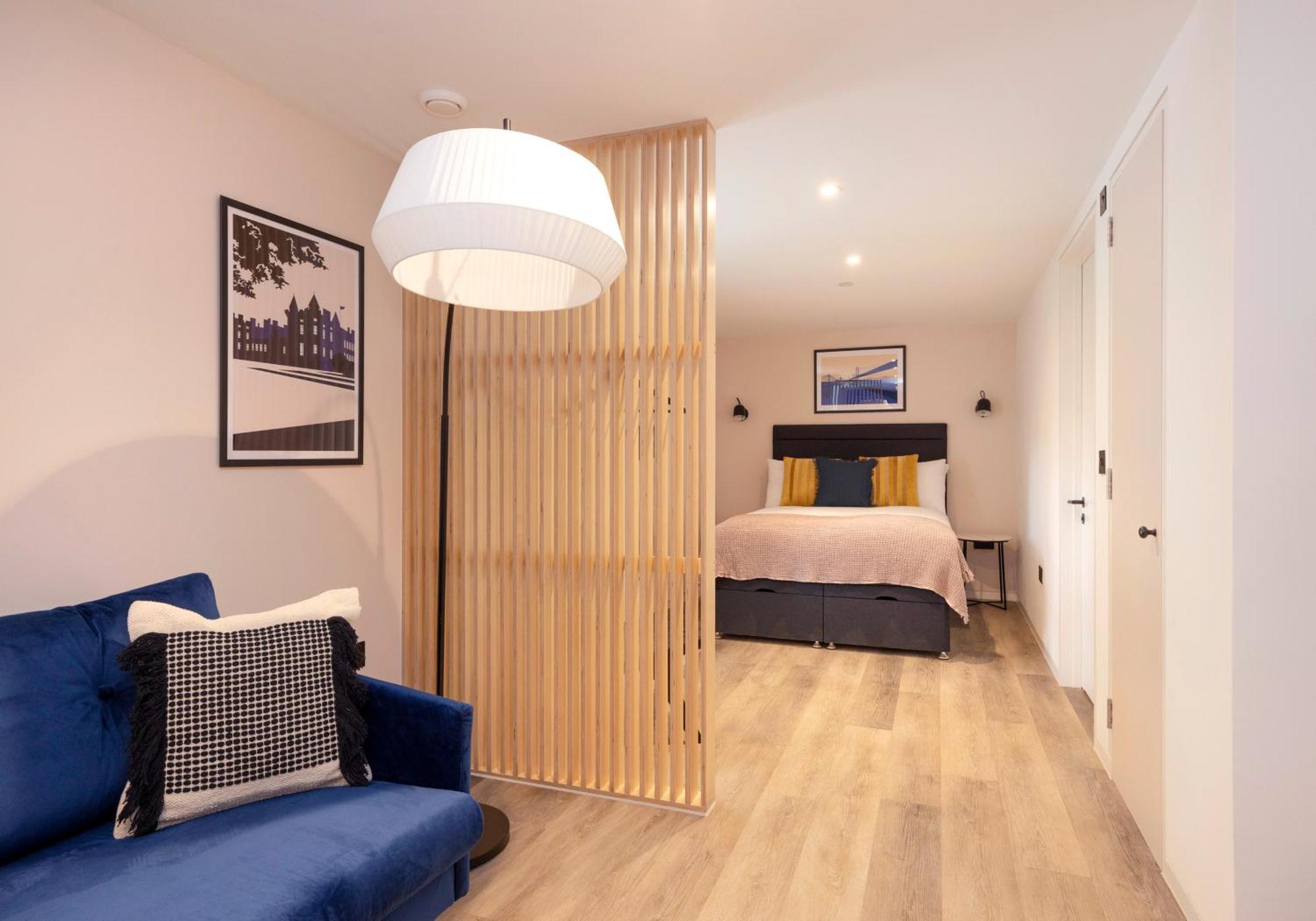 Charming Studios Near Holyrood Park & Calton Hill Единбург Стая снимка