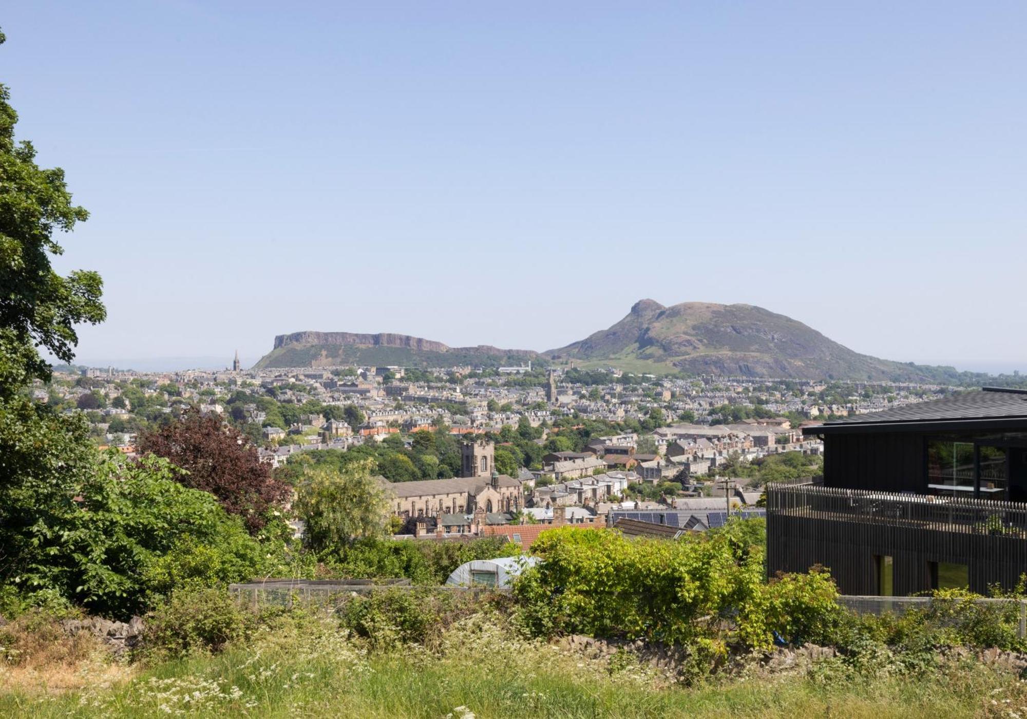 Charming Studios Near Holyrood Park & Calton Hill Единбург Стая снимка