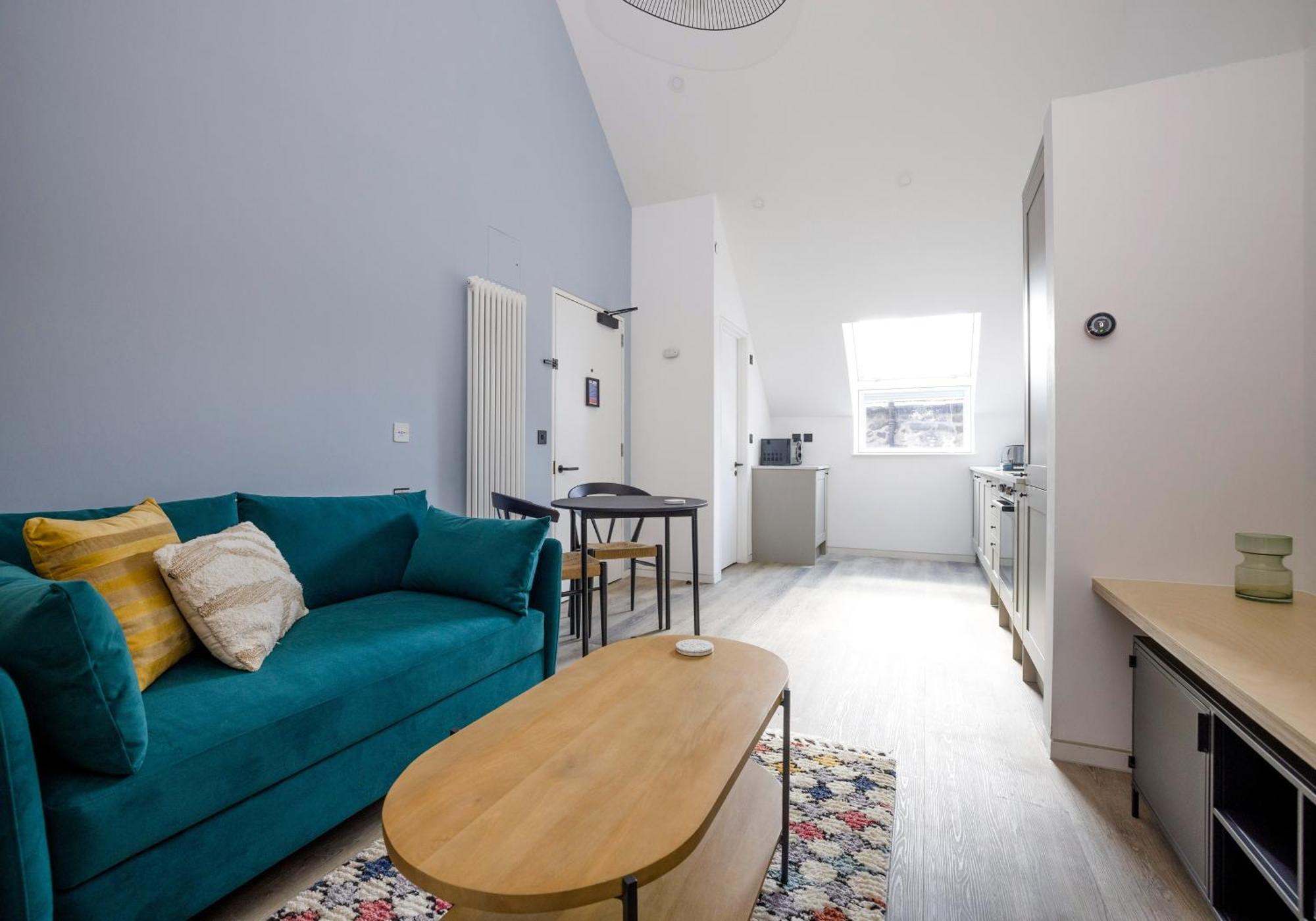 Charming Studios Near Holyrood Park & Calton Hill Единбург Стая снимка