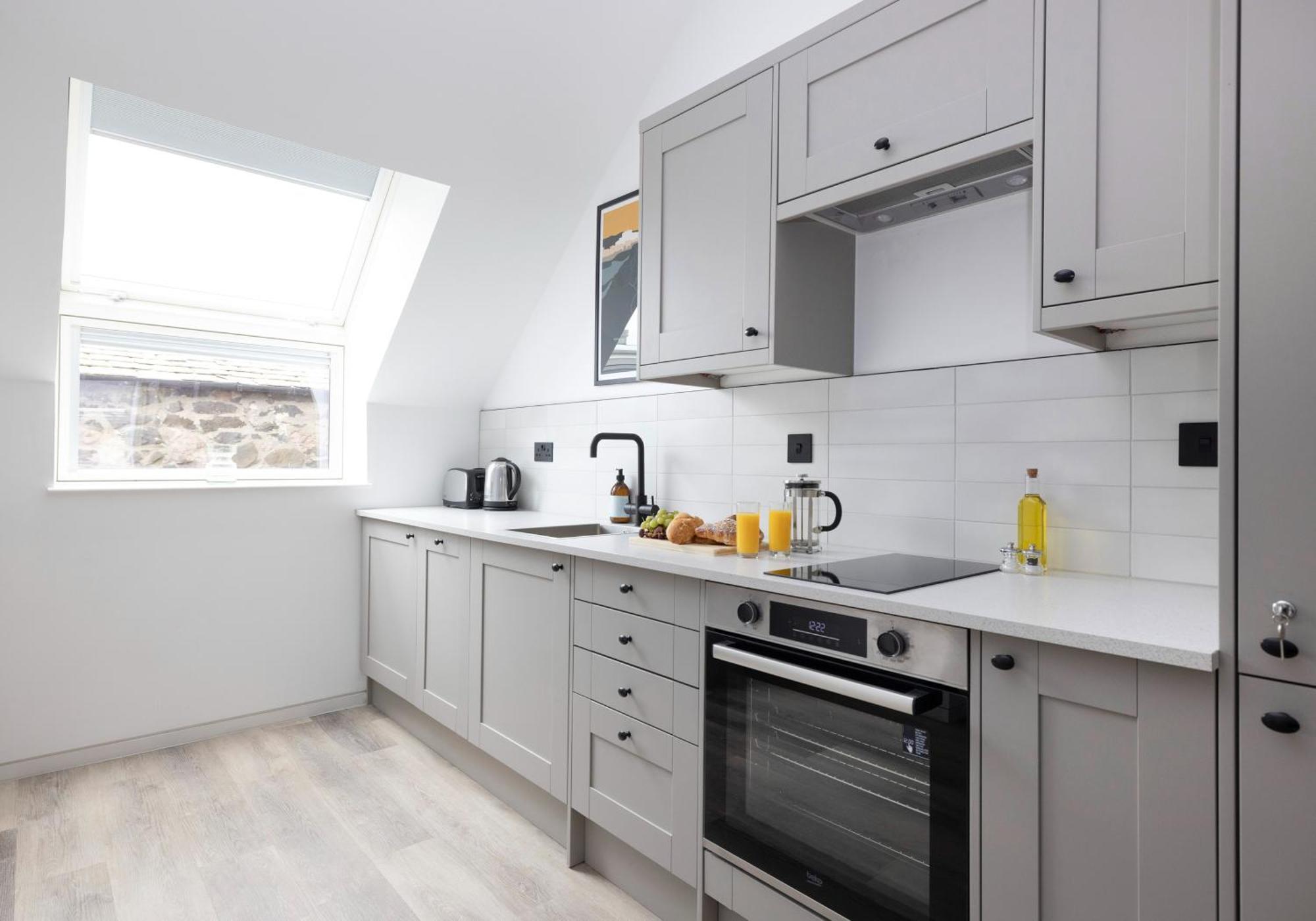 Charming Studios Near Holyrood Park & Calton Hill Единбург Стая снимка
