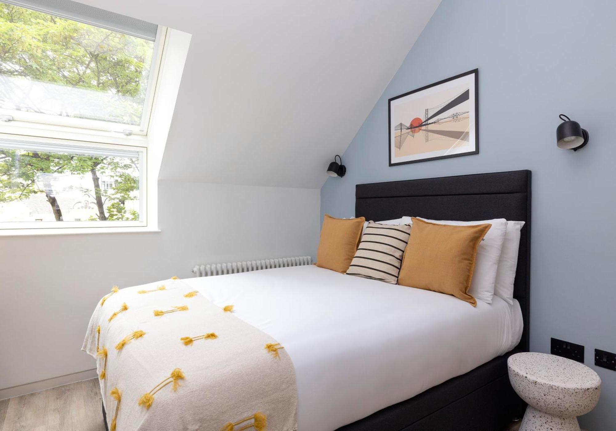 Charming Studios Near Holyrood Park & Calton Hill Единбург Стая снимка
