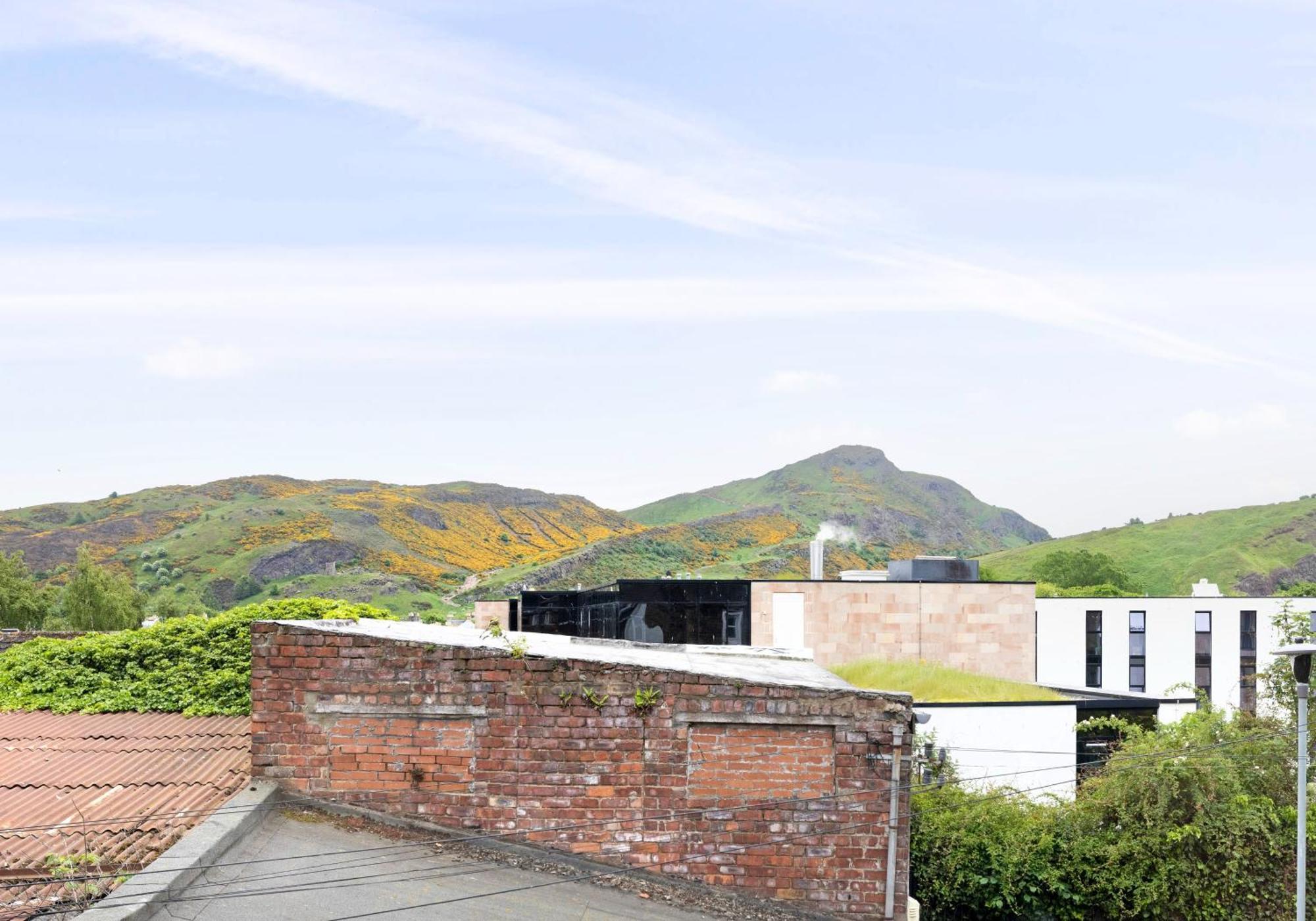 Charming Studios Near Holyrood Park & Calton Hill Единбург Стая снимка