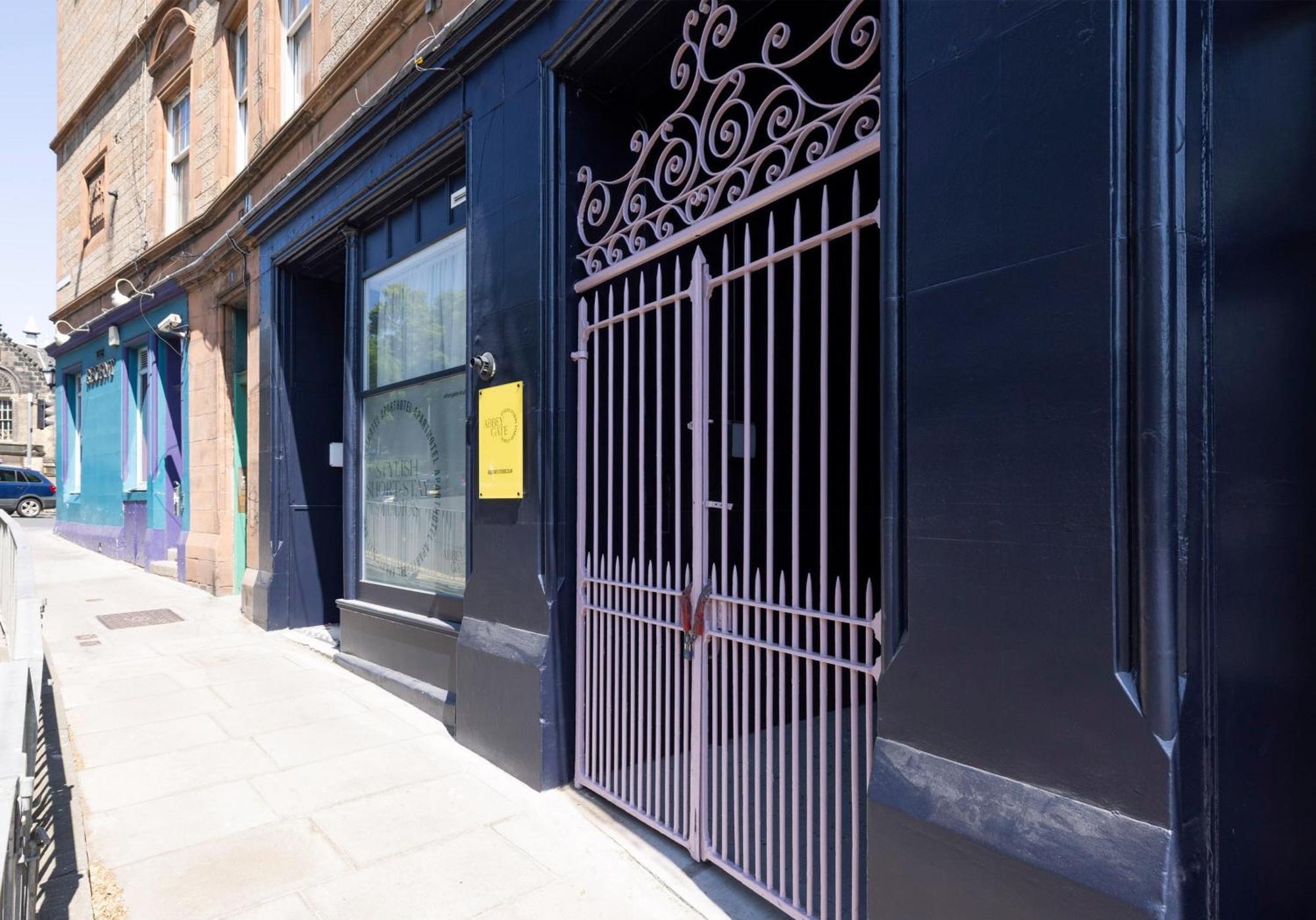 Charming Studios Near Holyrood Park & Calton Hill Единбург Стая снимка