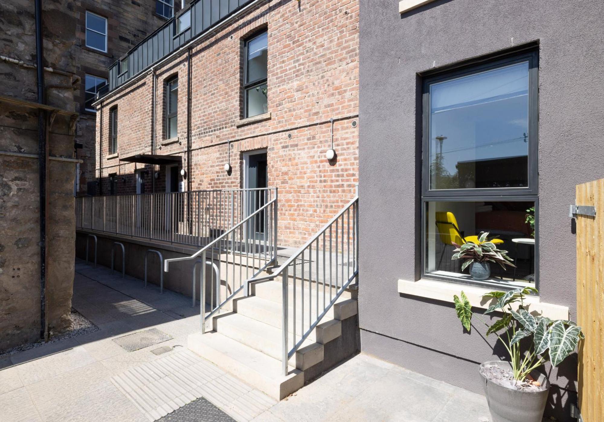 Charming Studios Near Holyrood Park & Calton Hill Единбург Стая снимка