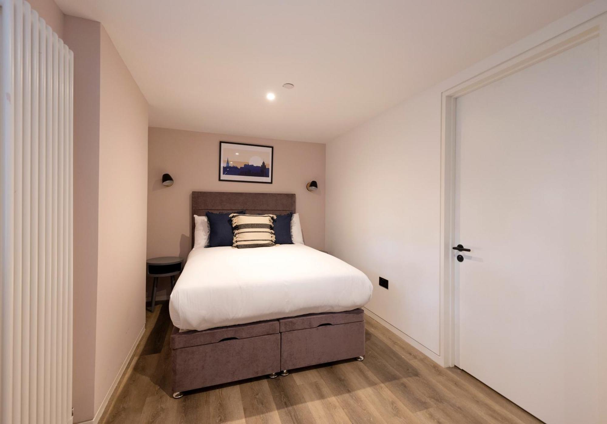 Charming Studios Near Holyrood Park & Calton Hill Единбург Стая снимка
