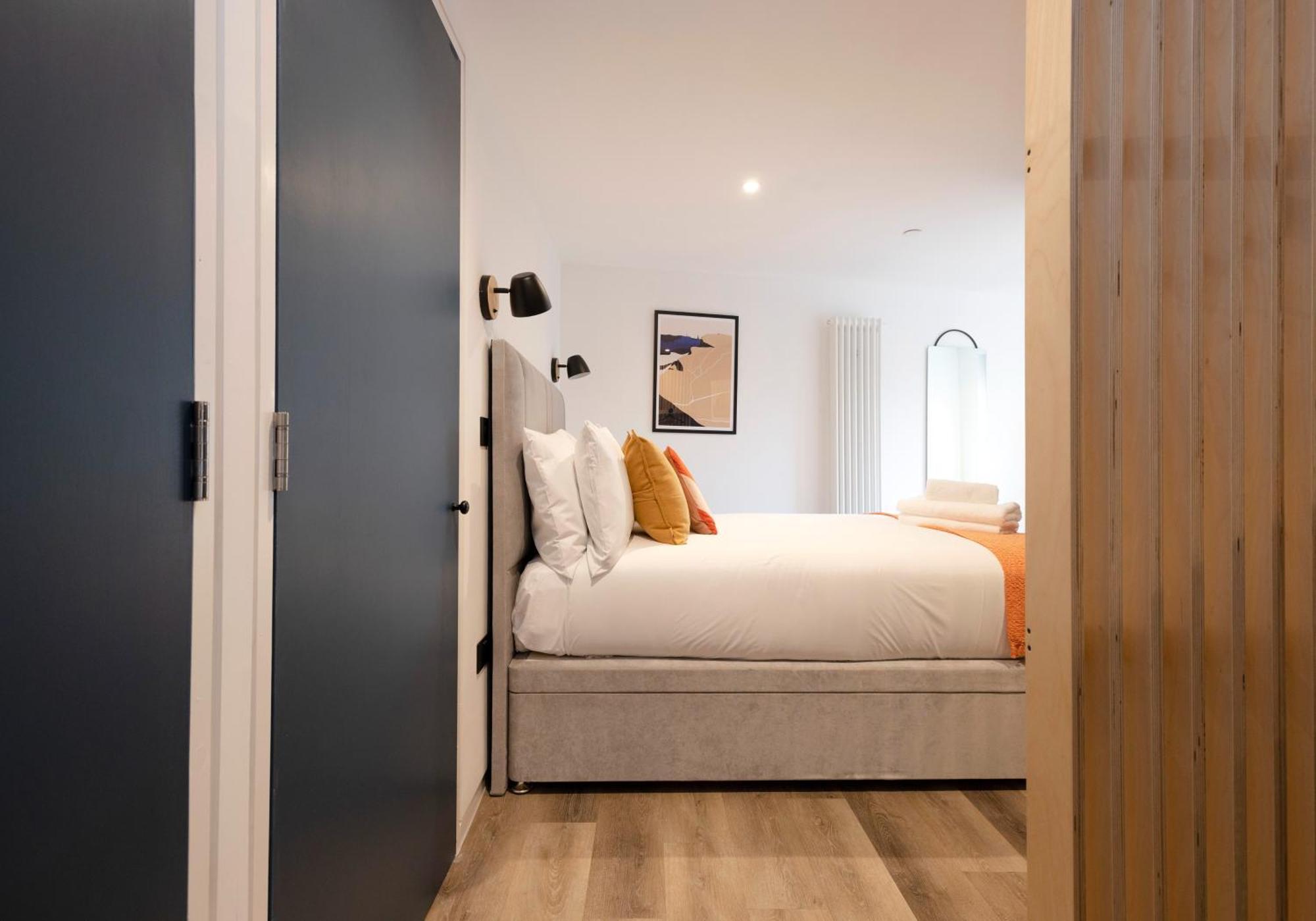Charming Studios Near Holyrood Park & Calton Hill Единбург Стая снимка