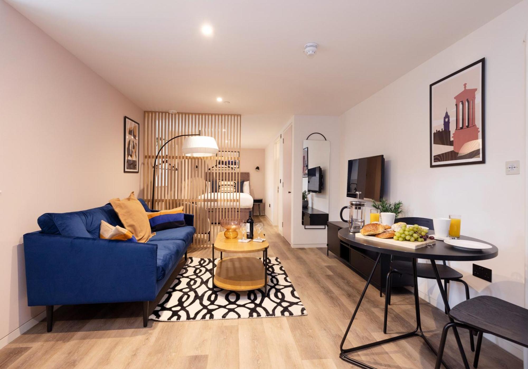 Charming Studios Near Holyrood Park & Calton Hill Единбург Стая снимка