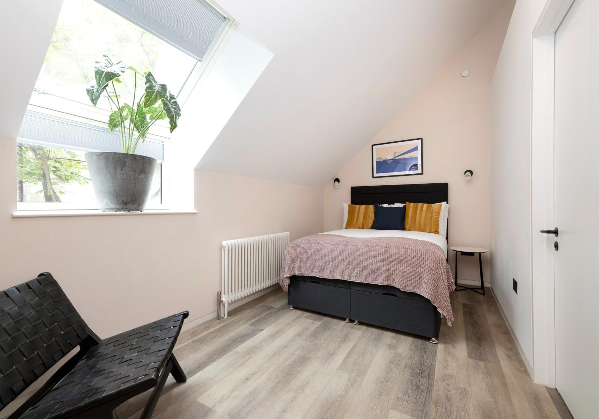 Charming Studios Near Holyrood Park & Calton Hill Единбург Стая снимка