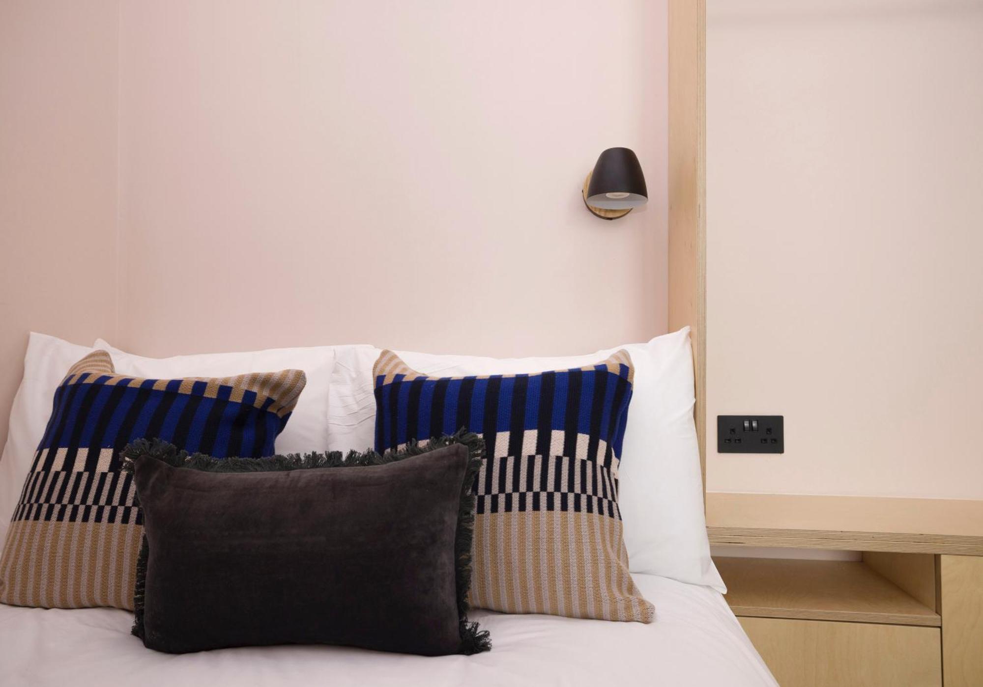 Charming Studios Near Holyrood Park & Calton Hill Единбург Стая снимка