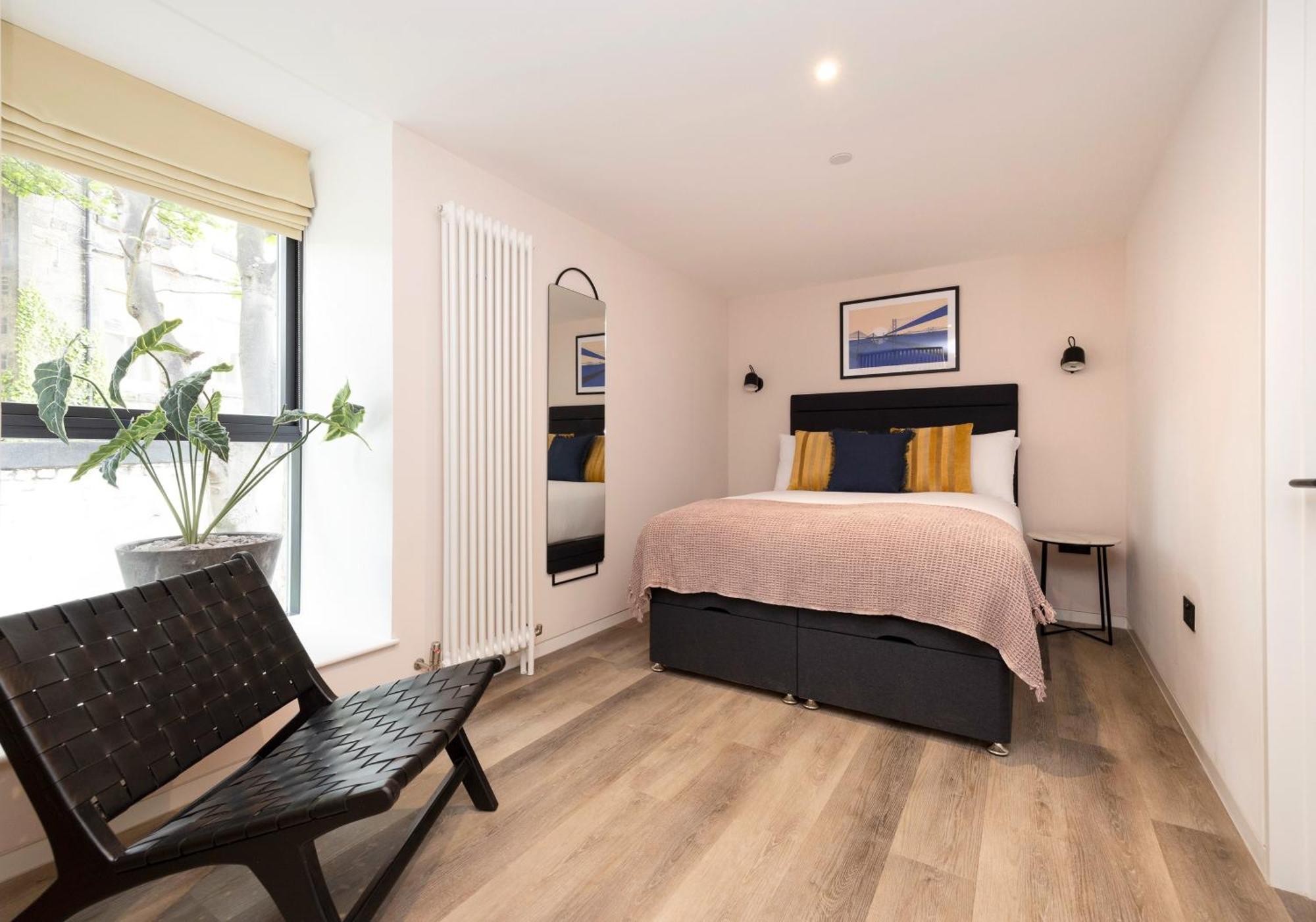 Charming Studios Near Holyrood Park & Calton Hill Единбург Стая снимка