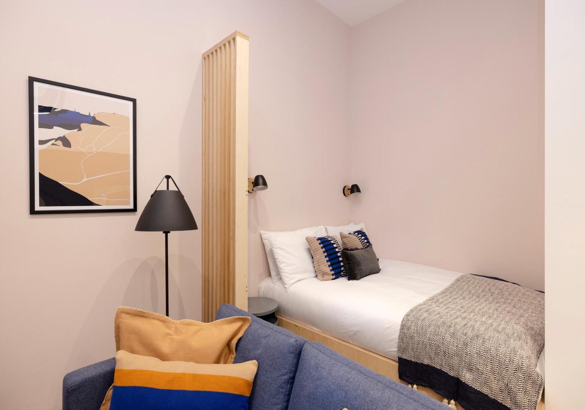 Charming Studios Near Holyrood Park & Calton Hill Единбург Стая снимка