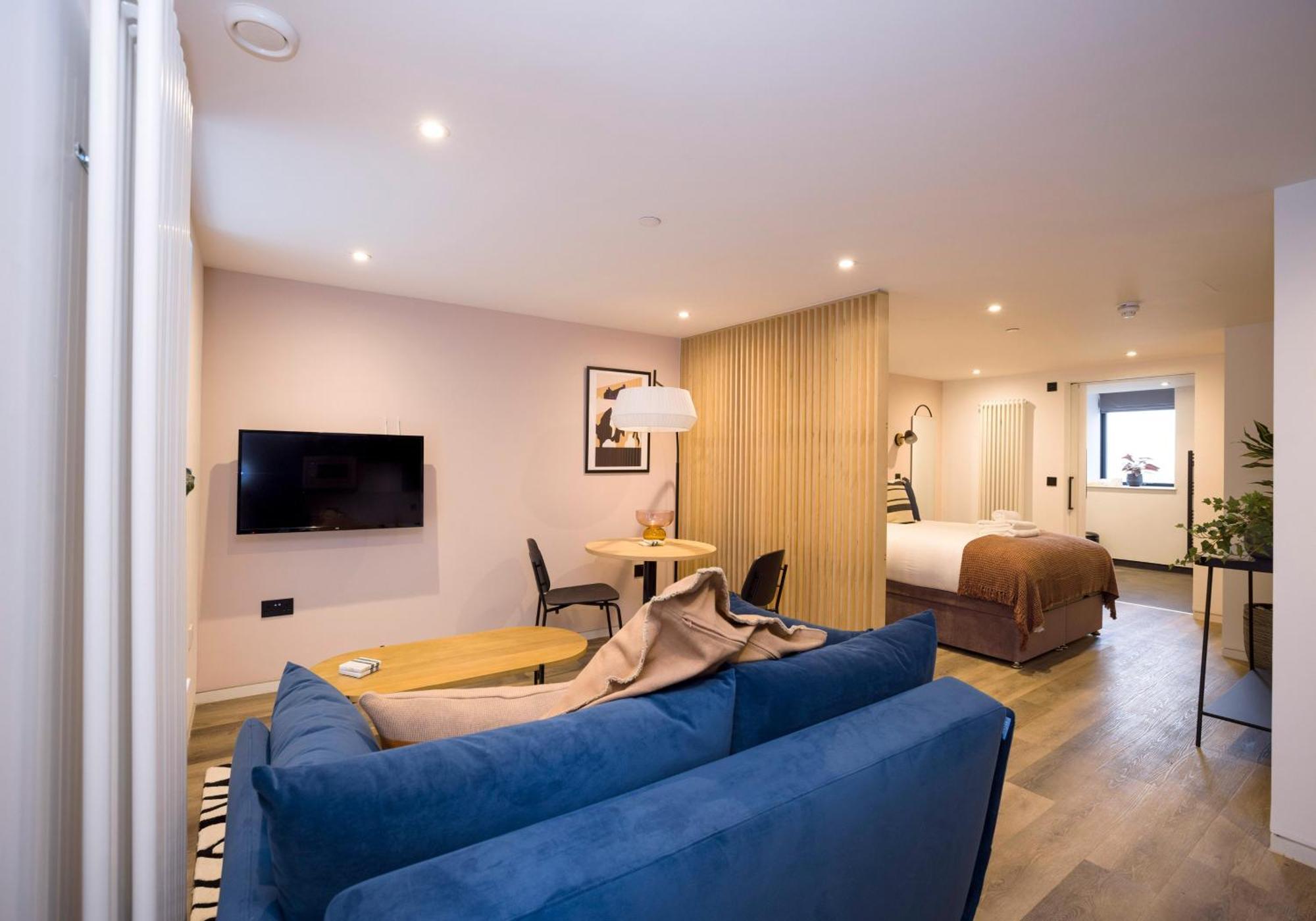 Charming Studios Near Holyrood Park & Calton Hill Единбург Екстериор снимка