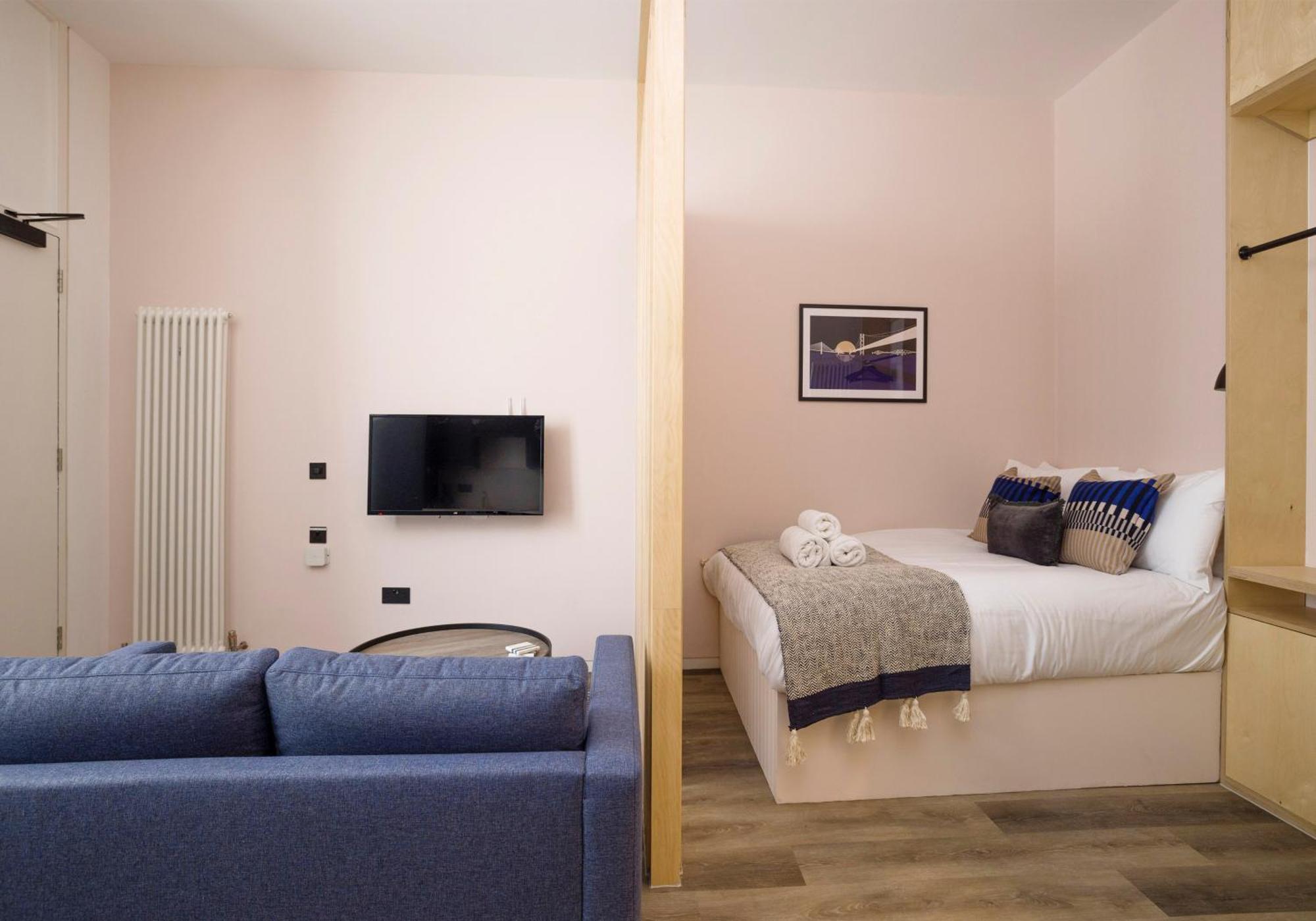 Charming Studios Near Holyrood Park & Calton Hill Единбург Стая снимка